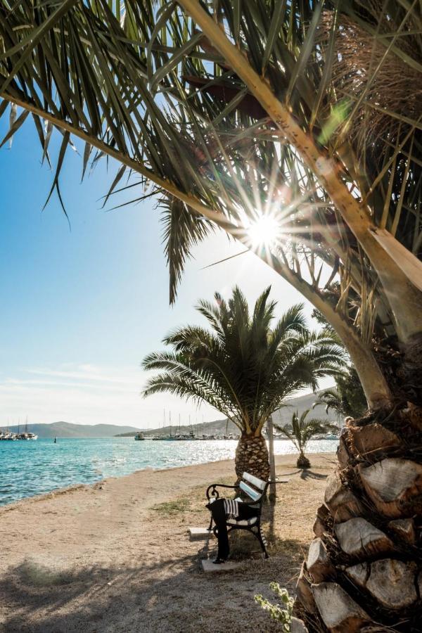 Apartment With Terrace And Sea View - Lucic Trogir Ngoại thất bức ảnh